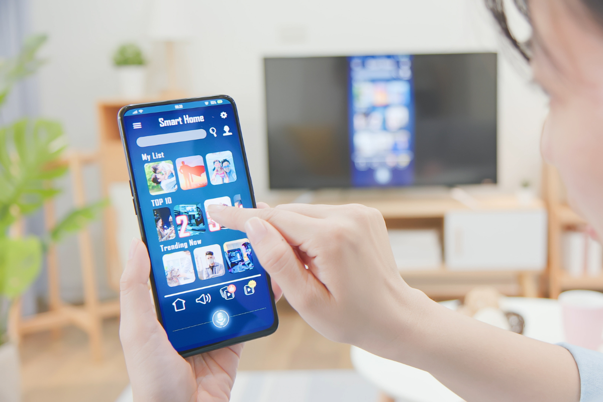 Jak połączyć telefon z TV? Praktyczny przewodnik