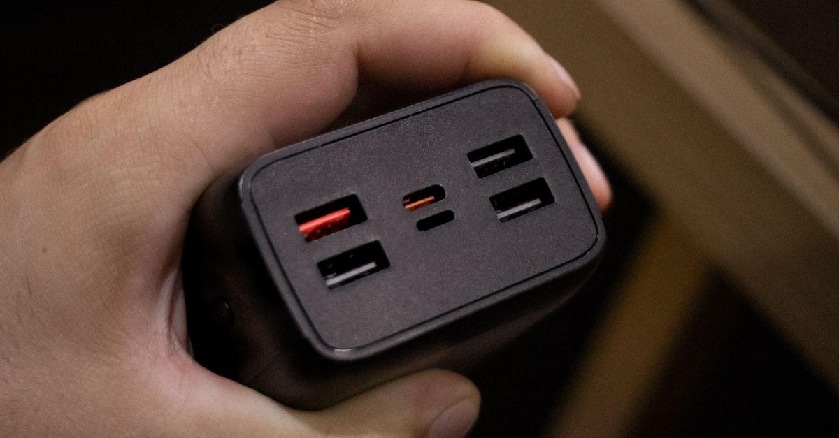 Czy można ładować laptopa powerbankiem?