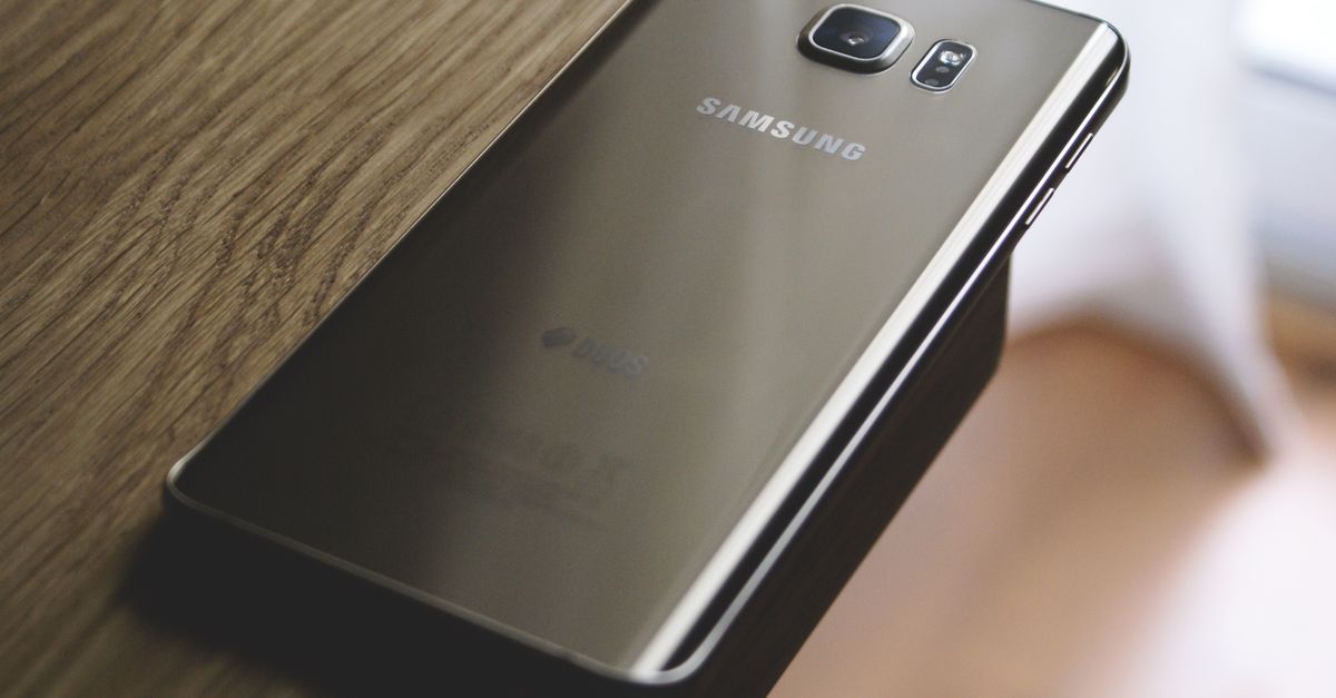 Jak włączyć ładowanie bezprzewodowe w telefonie Samsung